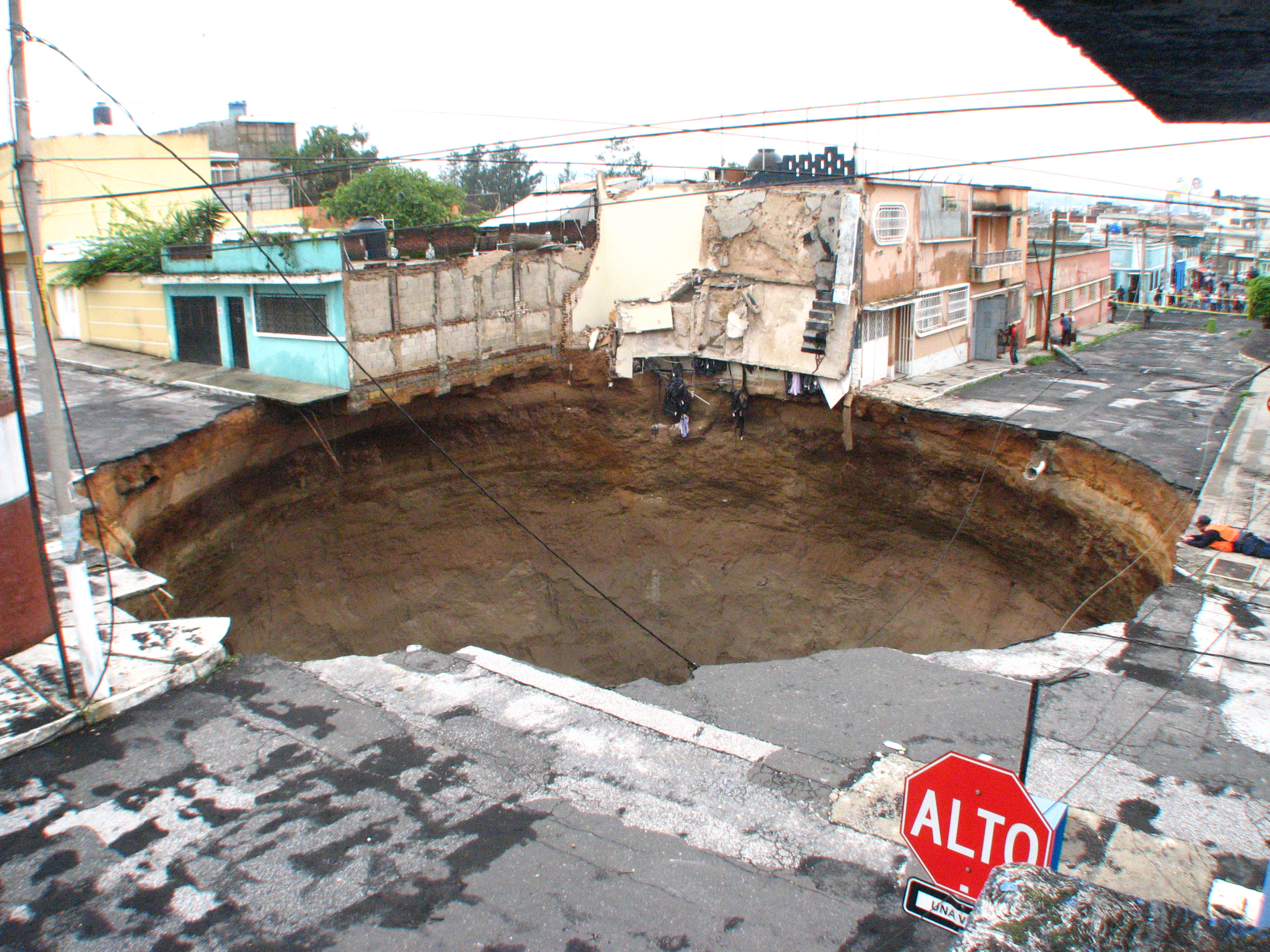 How Big Is The 2010 Guatemalan Sinkhole Robert Kaplinsky